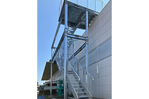 茨城トヨタ自動車株式会社本社避難階段設置工事